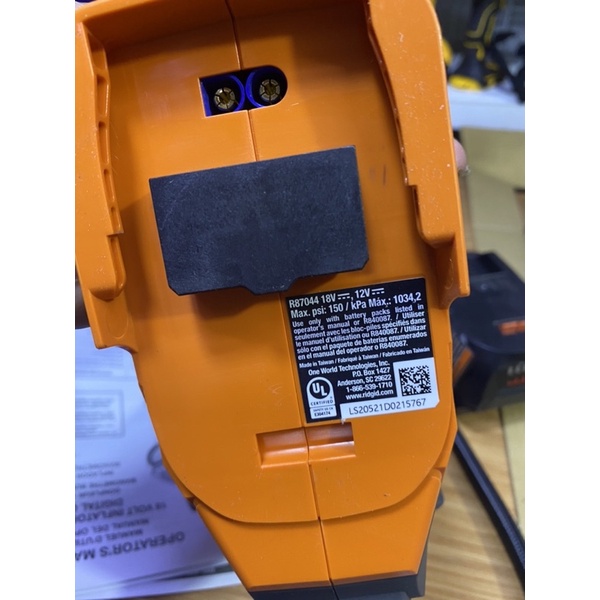 Bơm hơi pin ridgid r87044 dùng pin 18v
