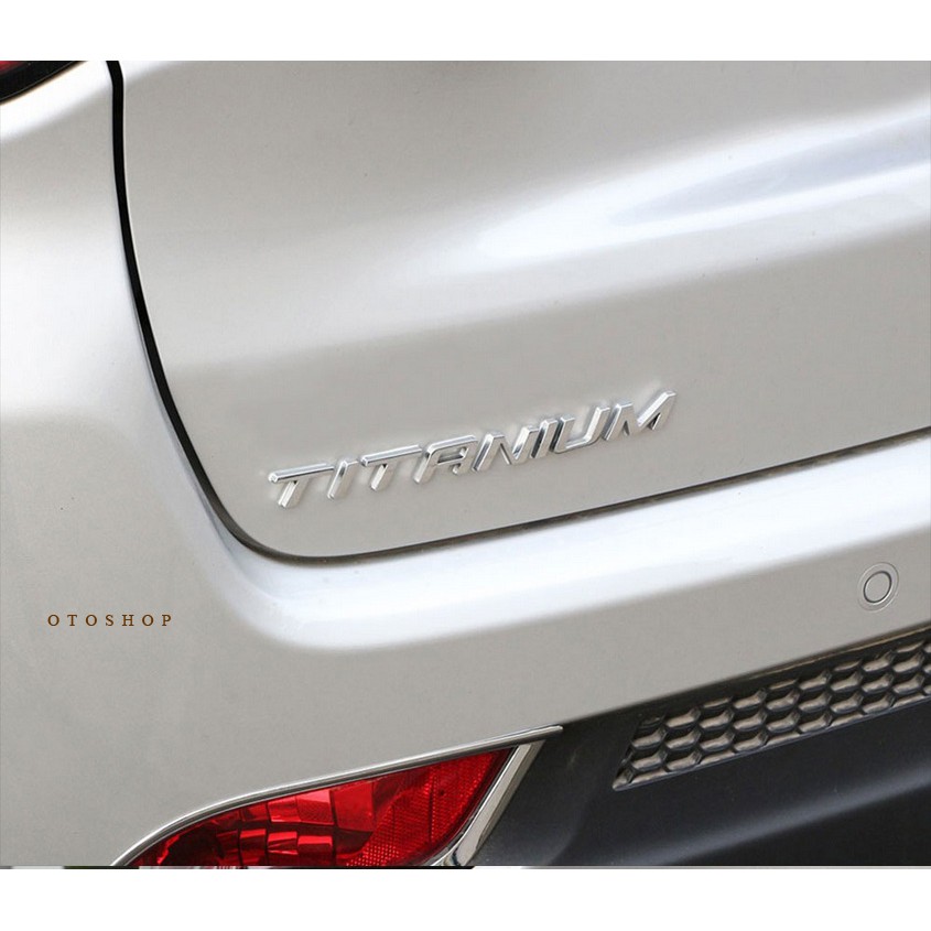 Tem chữ TITANIUM trang trí xe