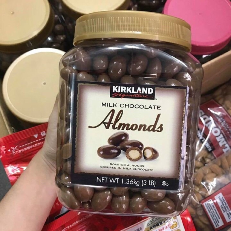 Kẹo Socola Hạnh Nhân Kirkland Signature Milk Chocolate Almonds 1.36kg 10/22