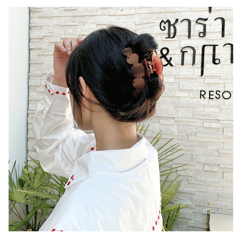 Kẹp càng cua cỡ lớn màu nâu cá tính