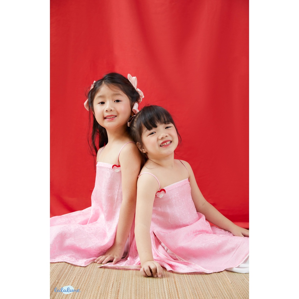áo dài lụa hồng hai dây lalalune dành cho mẹ và bé