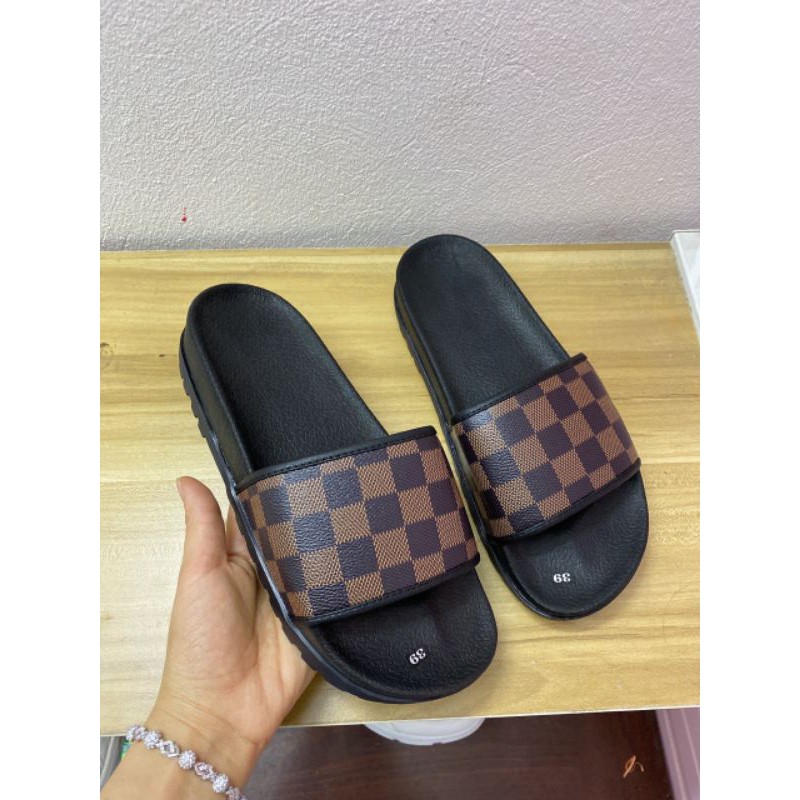 Dép quai ngang lv nâu siêu mới hot trend