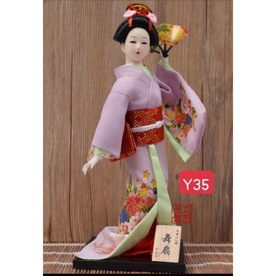 Geisha Nhật Bản mặc kimono truyền thống
