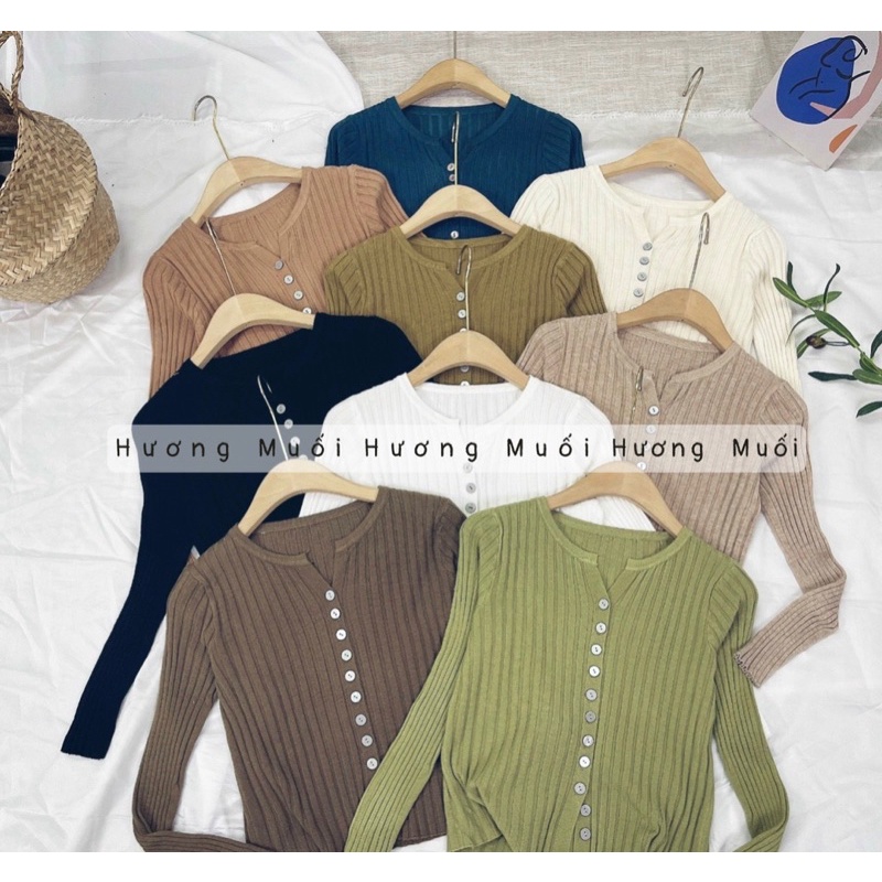 Áo len đũa hàng cúc nổi bật