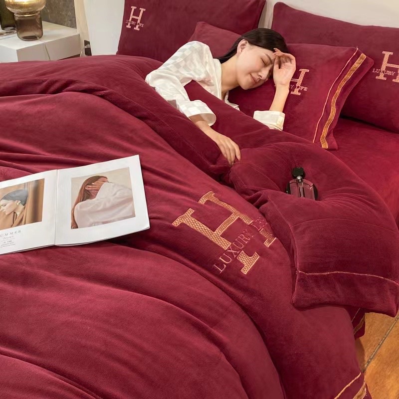 Bộ chăn ga gối Nỉ nhung mịn thêu chữ H chăn có viền SHOP CHIÊU CAO SU