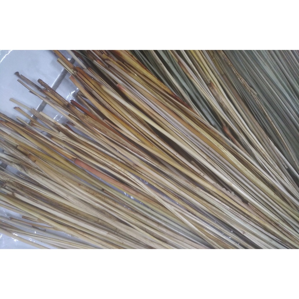 Lá Tre khô dùng để gói bánh ú, xấp 200g kèm 1 lọn dây cột bánh