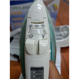 [GIAN HÀNG UY TÍN] [HÀNG CHÍNH HÃNG] Bàn ủi hơi nước Panasonic NI-L700SSGRA