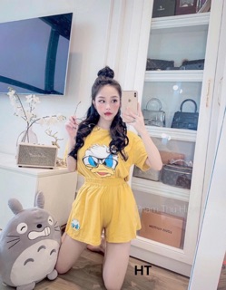 Bộ nữ vịt đeo kính