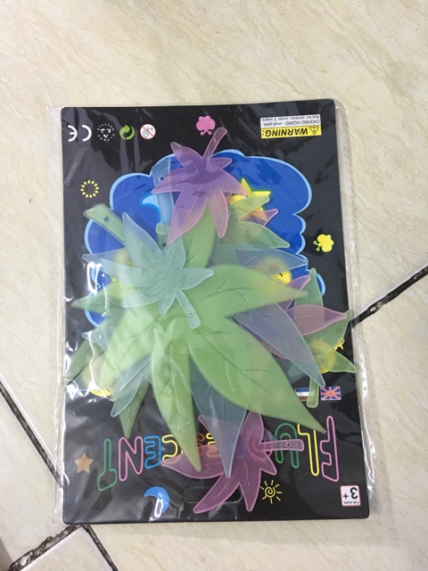 Ngôi sao dạ quang dán tường, trần nhà