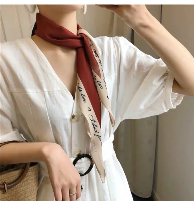 Khăn tam giác thời trang công sở