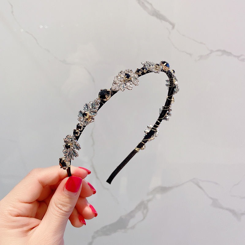 Bờm cài tóc IU đính đá nhân tạo phối hoa sang trọng dễ thương Her Accessories