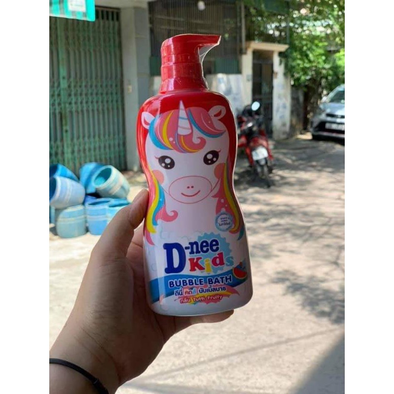 1 chai Tắm gội cho bé Dnee Kids 400ml Thái Lan