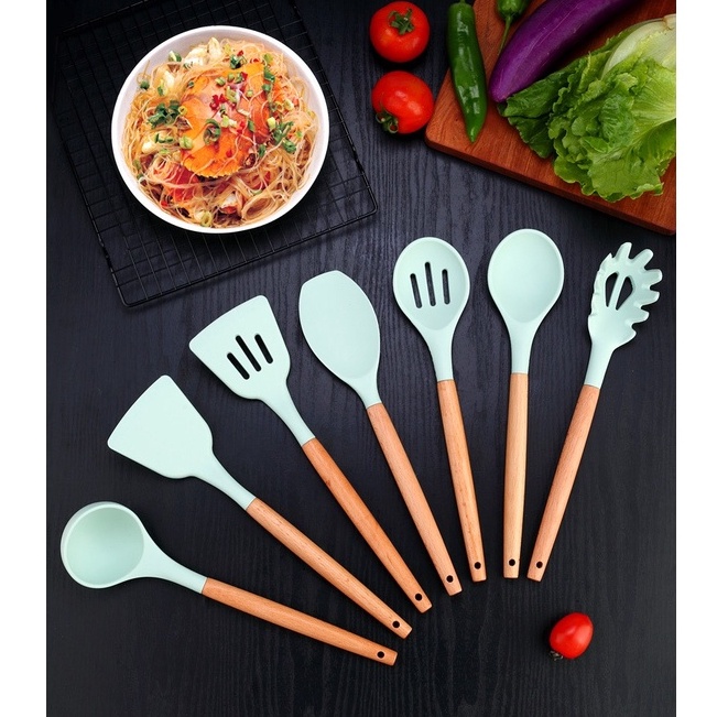 Bộ dụng cụ nấu ăn nhà bếp, làm bánh 12 món bằng silicone chịu nhiệt cao, chống dính FAMAHA - Gồm Cốc