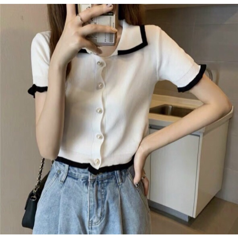 Áo thun cổ bẻ phối viền tay dáng croptop kiểu Hàn Quốc