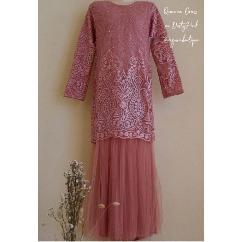 Queena Đầm dự tiệc/đầm xếp ly thêu họa tiết phong cách hiện đại | BigBuy360 - bigbuy360.vn