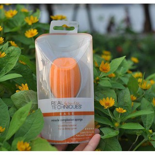BÔNG MÚT TRANG ĐIỂM TÁN KEM NỀN REAL TECHNIQUES MIRACLE COMPLEXION SPONGE