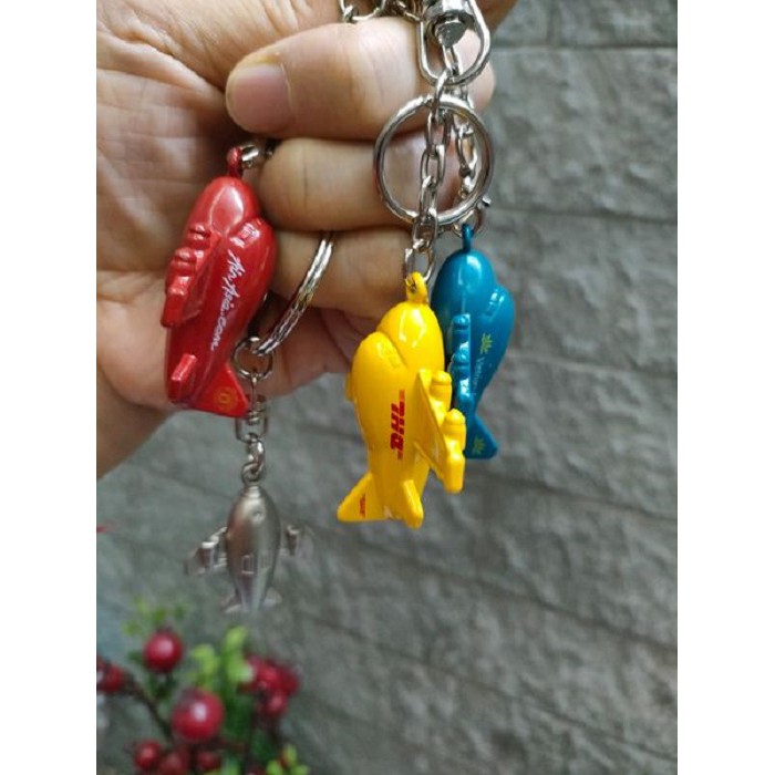 Móc khoá máy bay kim loại đặc_ giao màu ngẫu nhiên