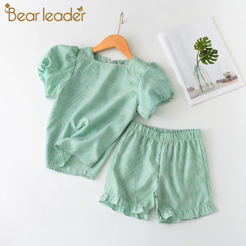 Set đồ mùa hè BEAR LEADER 2 món gồm áo thun in họa tiết kẻ sọc + quần ngắn thời trang cho bé gái