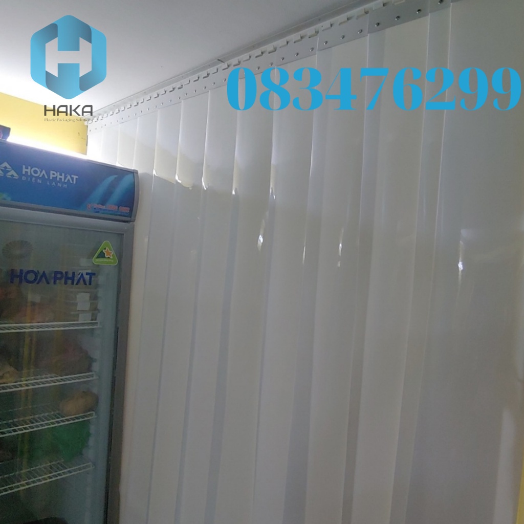 Rèm nhựa pvc màu trắng sữa , 2mm khổ rộng 200mm xếp lớp 50mm vách chia phòng