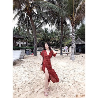 Váy chấm bi đỏ xẻ tà