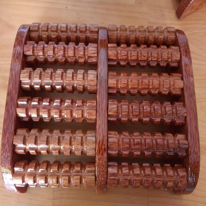 Dụng cụ massage chân gỗ dừa