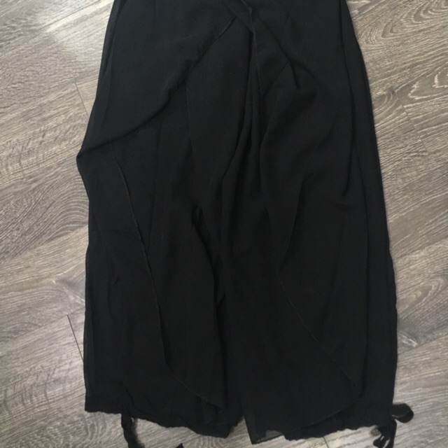 Quần suông xẻ vạt chun