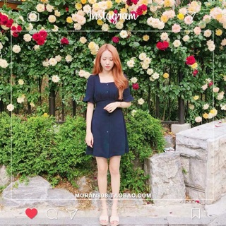 Váy basic cổ vuông tay loe dáng ngắn