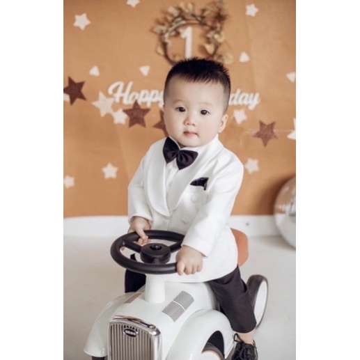 Bộ vest trắng bé trai thôi nôi hàng thiết kế