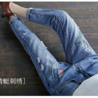 Quần jeans họa tiết độc lạ