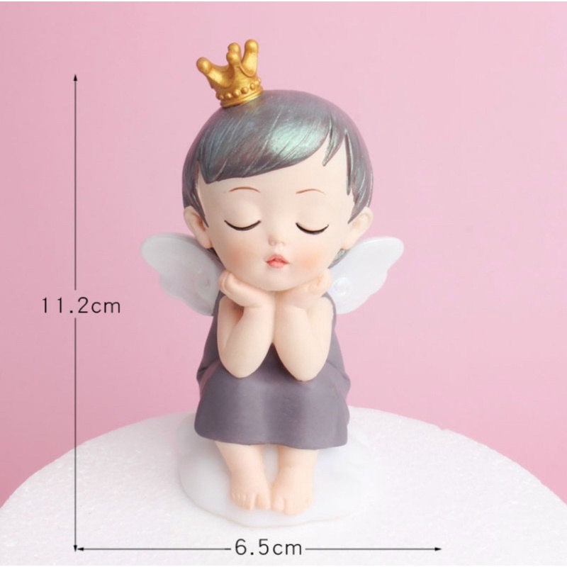 Em bé ngủ chống cằm trang trí bánh kem