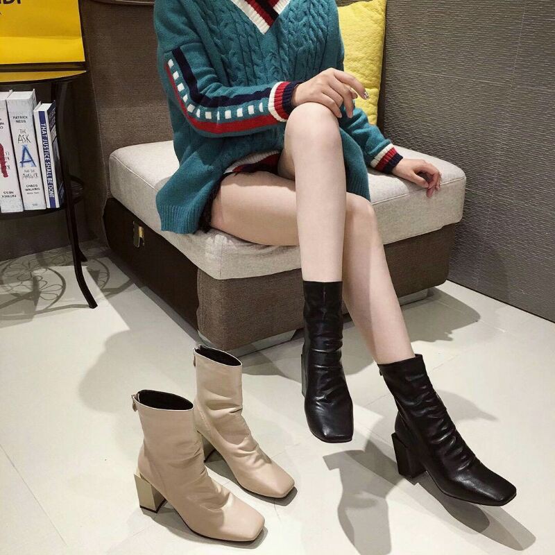 boot gót vuông khối da nhăn đen be hộp hoa đào