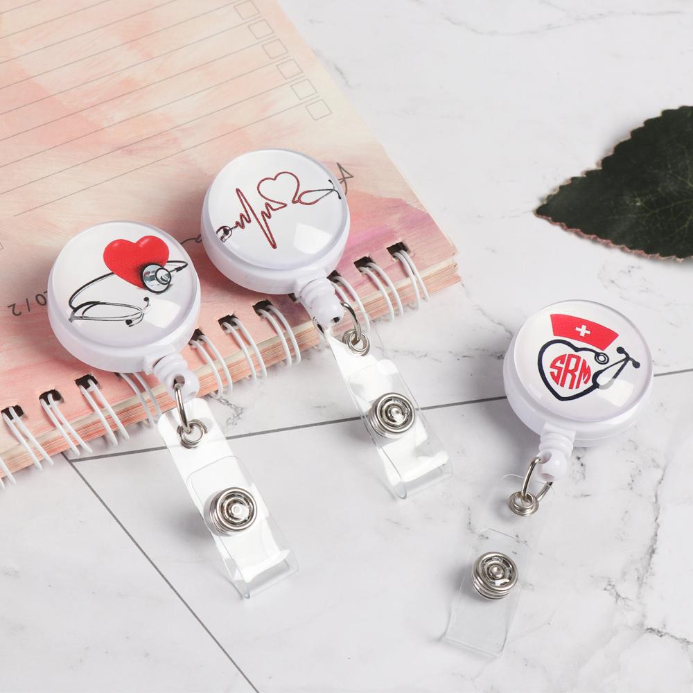 Kẹp Giữ Thẻ ID Bằng Nhựa Họa Tiết Trái Tim Chống Thất Lạc Tiện Dụng
