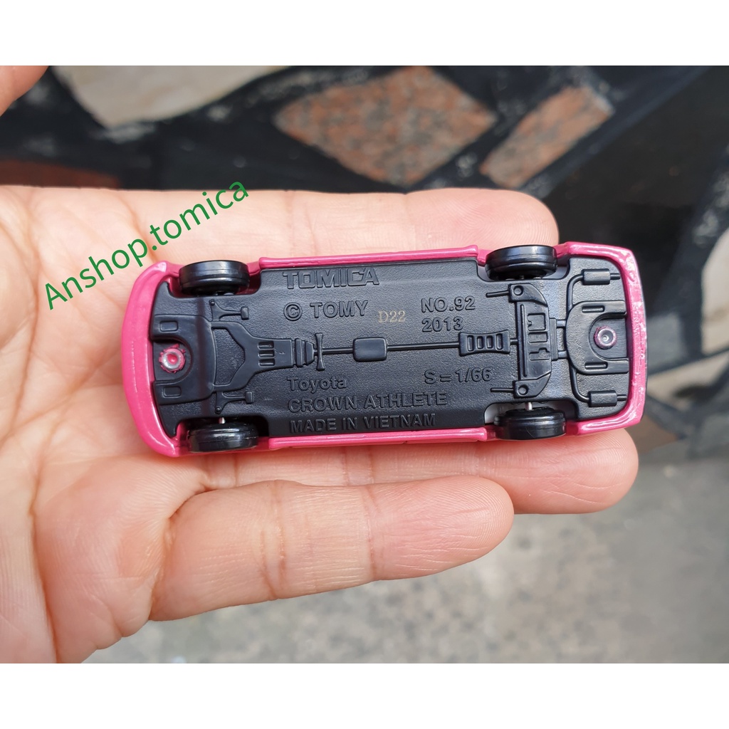 Mô hình xe Toyota màu hồng tomica Nhật Bản No92
