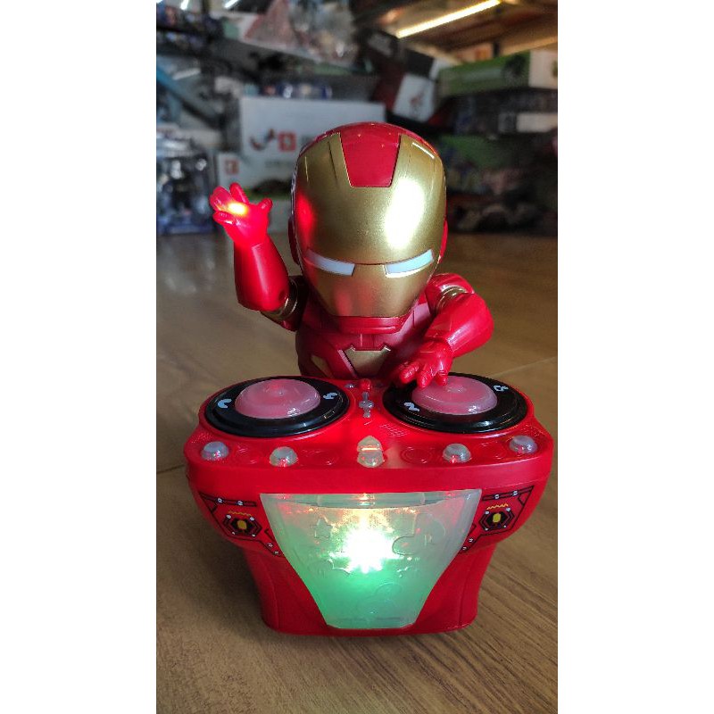 Đồ chơi Iron man đánh DJ ; Người sắt chơi nhạc DJ; đồ chơi Iron man vui nhộn.