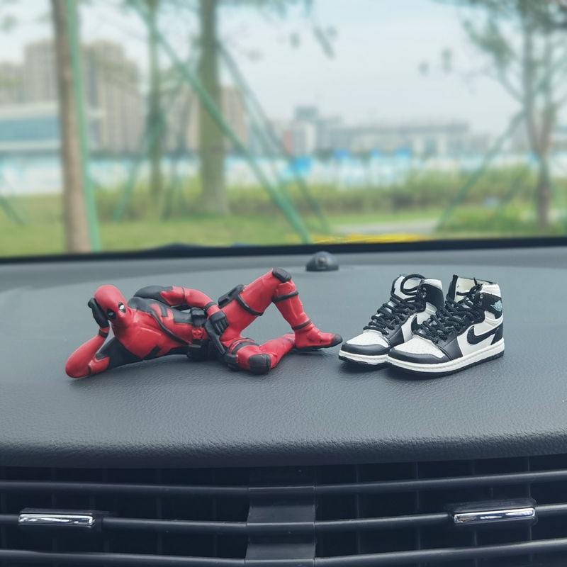 Tượng Nhân Vật Deadpool Trang Trí Xe Hơi Dễ Thương