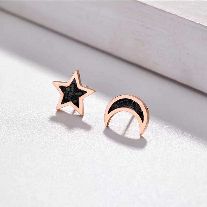 Khuyên tai bằng thép titan mạ vàng hồng 18K hình mặt trăng / ngôi sao đính đá không gây dị ứng dễ phối đồ