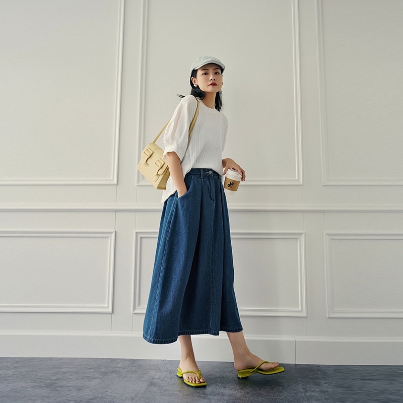 Chân váy jeans dáng xoè lưng chun, dáng dài midi rất dễ mặc và phối đồ