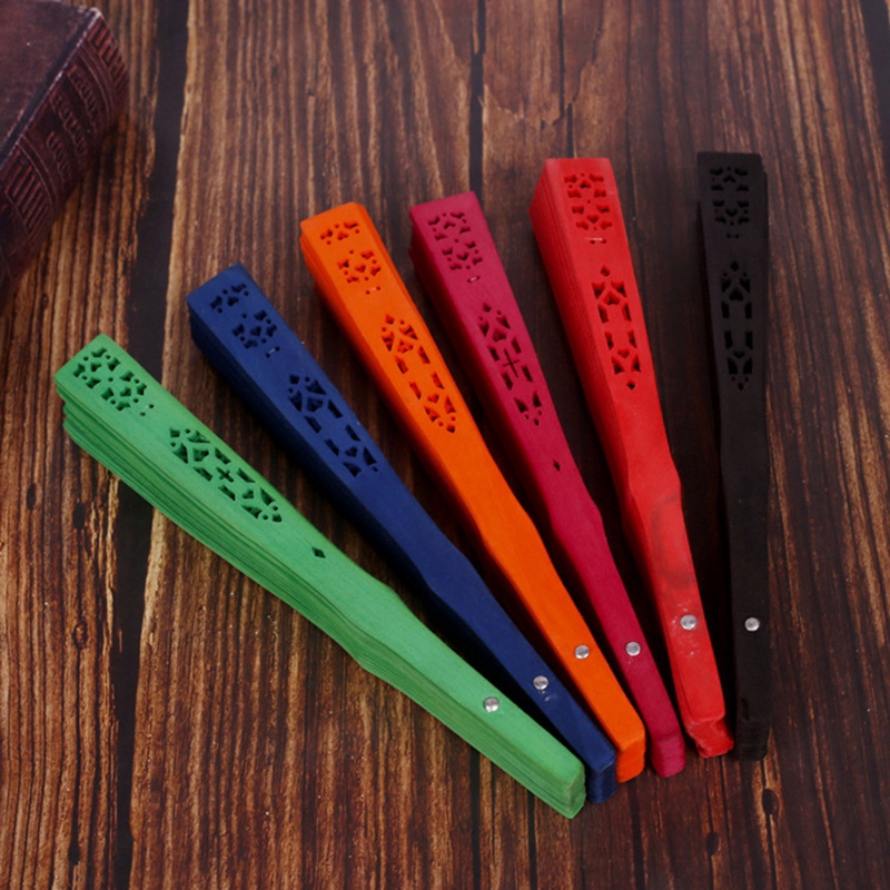 Quạt gập bỏ túi màu đen chất liệu gỗ 20.32 cm họa tiết hoa