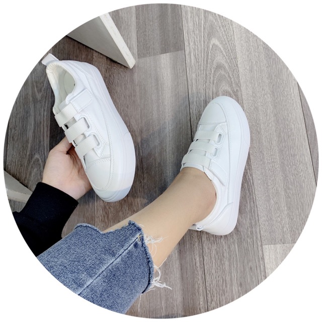 Giày thể thao tem