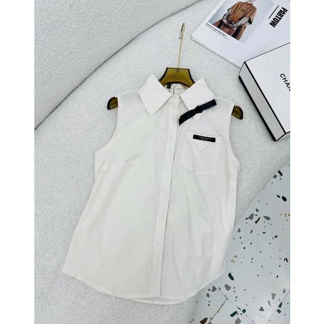 Áo sơmi trắng sát nách
