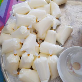 Yogurt. Combo 34 túi (bịch) sữa chua nhà làm siêu ngon. Có sẵn giao ngay.