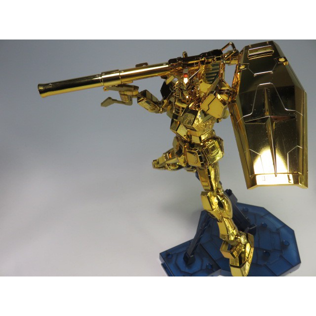 Mô Hình Lắp Ráp The Gundam Base Limited MG RX-78-2 ver 3.0 Gold Coating