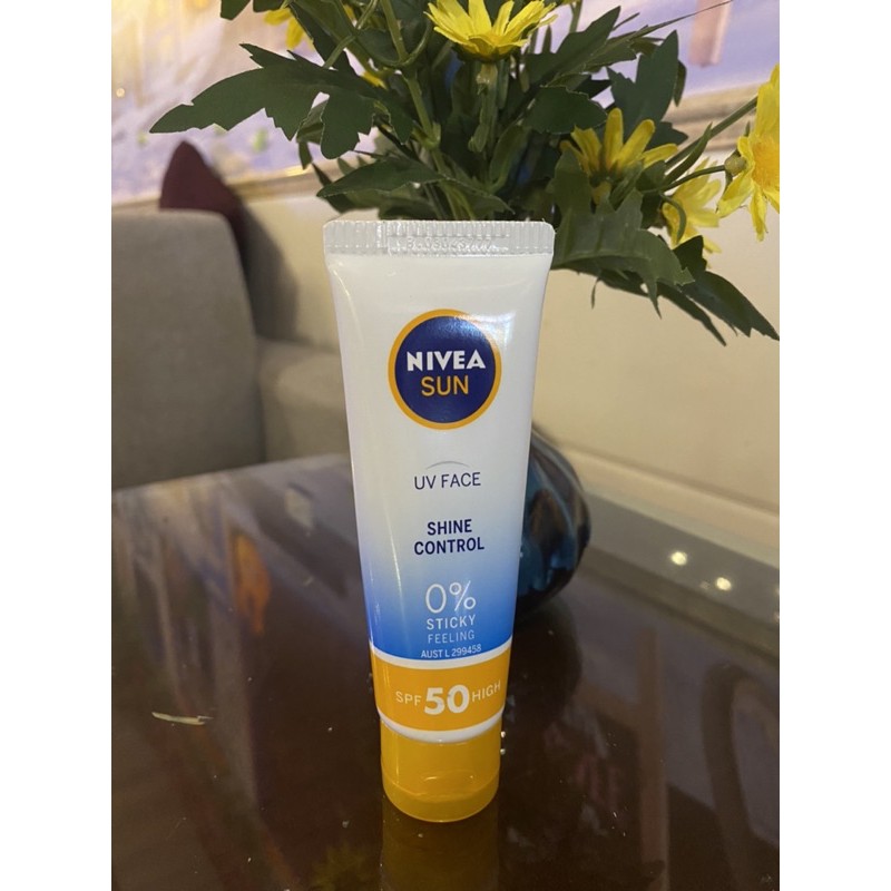 Kem chống nắng Nivea Shine Control SPF 50 UV Face