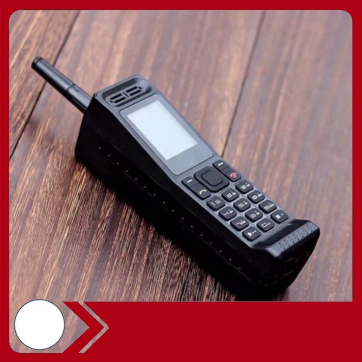 LỖ NẶNG Điện Thoại 4 Sim Pin Khủng Retro Telephone W2 Sạc cho Smartphone giả giọng nói LỖ NẶNG