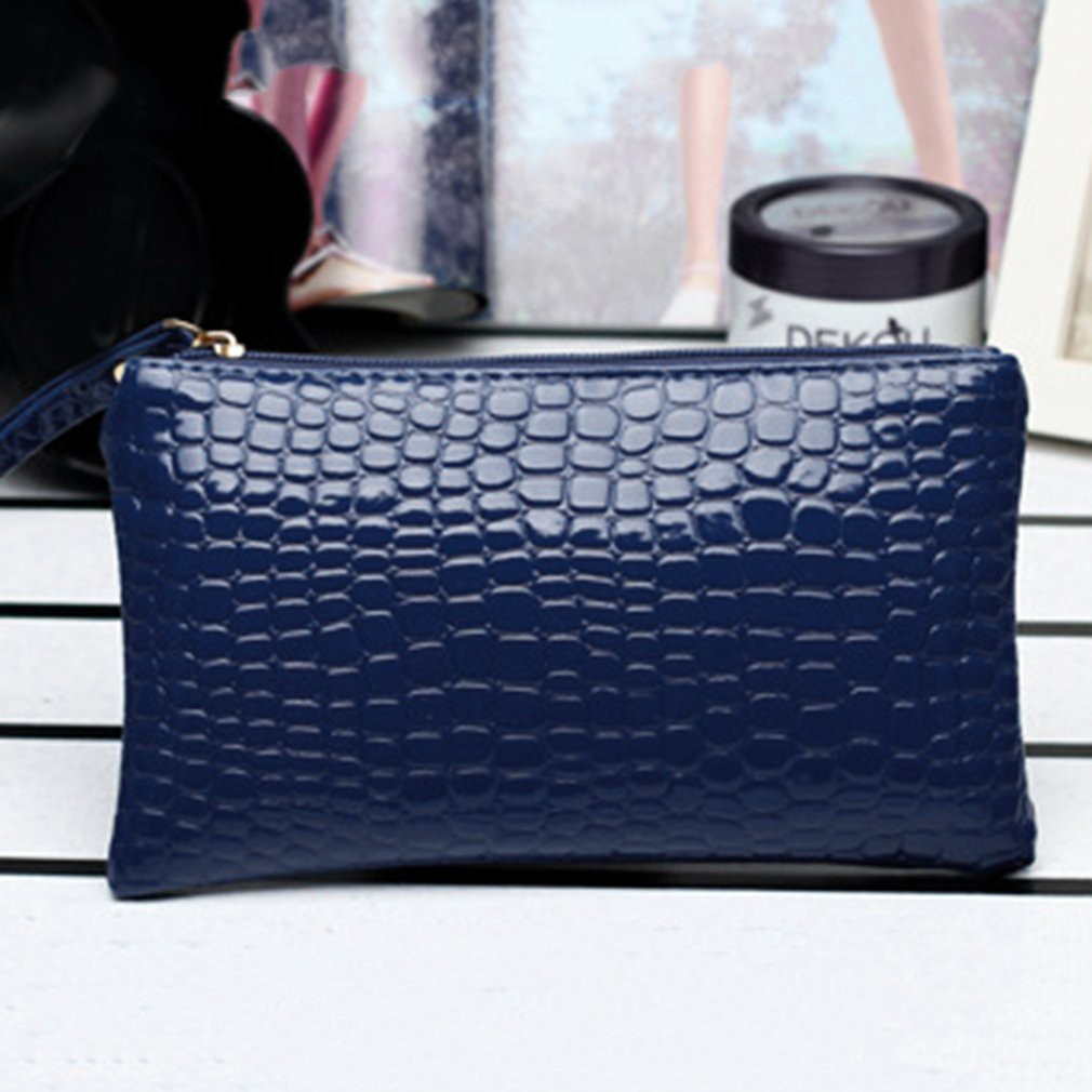 Ví cầm tay họa tiết da cá sấu thời trang dành cho bạn nữ | BigBuy360 - bigbuy360.vn