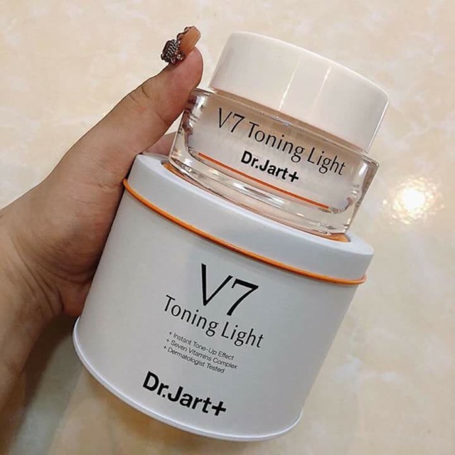 Kem dưỡng da mặt v7