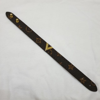 Vòng tay da LV cực chất M09
