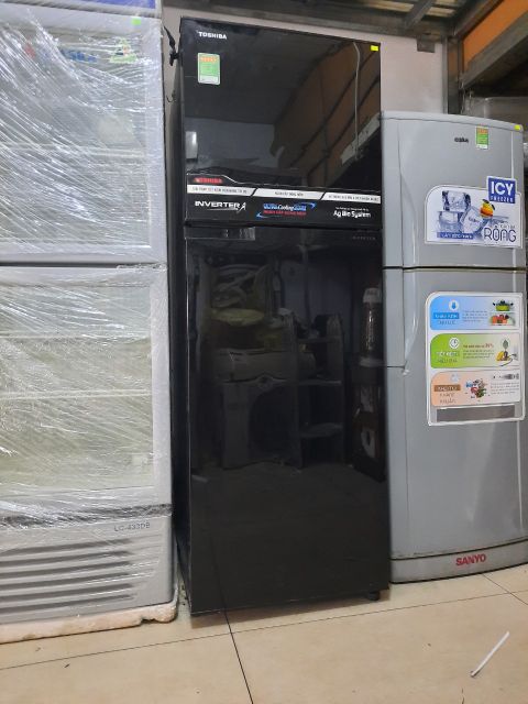 Tủ lạnh Toshiba inverter GR-A28VU giá rẻ bất ngờ