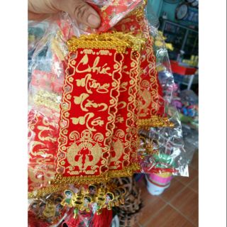 Khánh treo chúc mừng năm mới