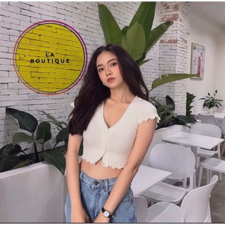 Áo croptop nút cổ tim